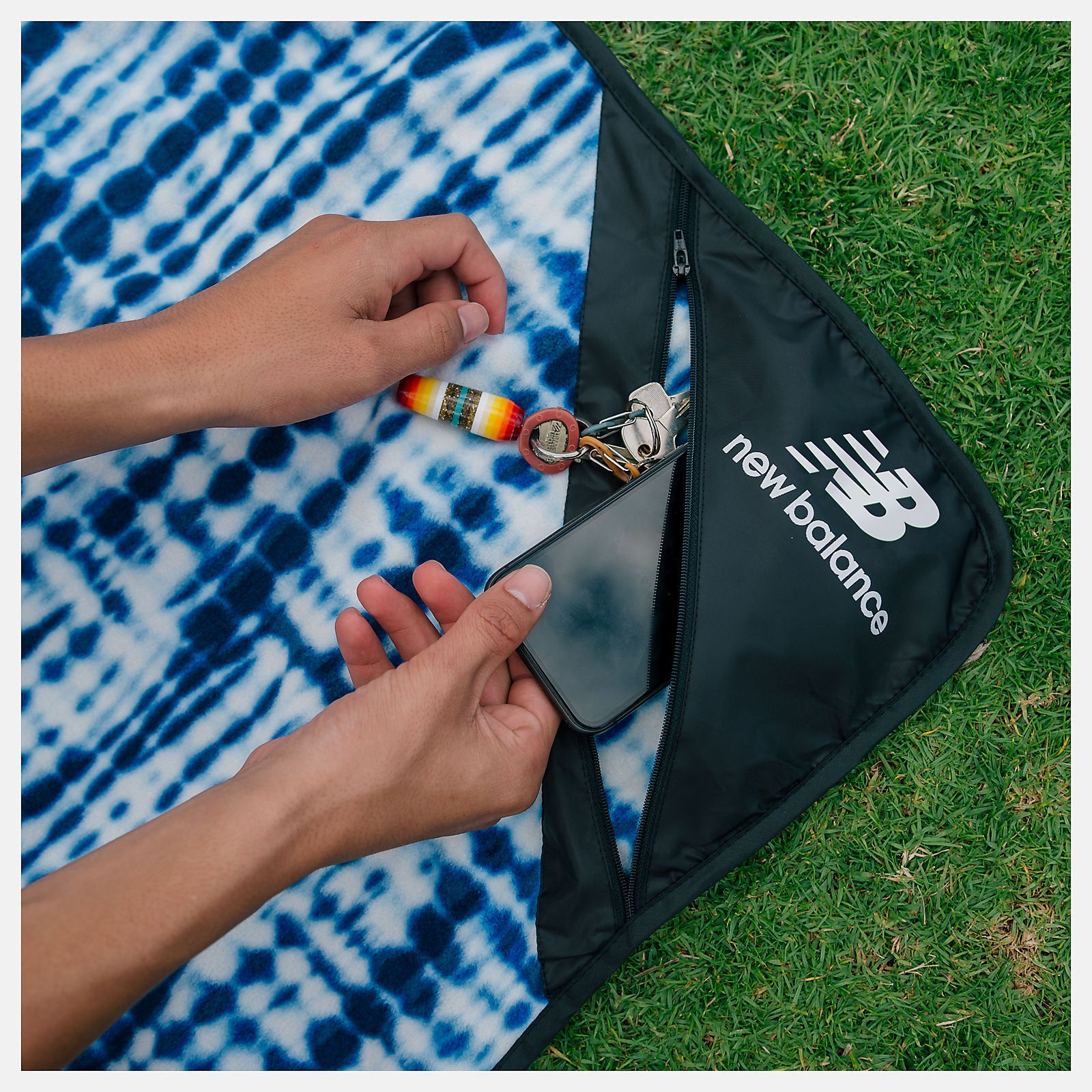 Slowtide X New Balance Camp Blanket-Women|Men | New Balance