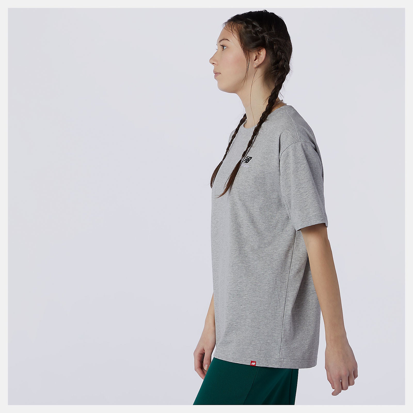 NB Essentials Embroidered Tee-Women|Men | New Balance