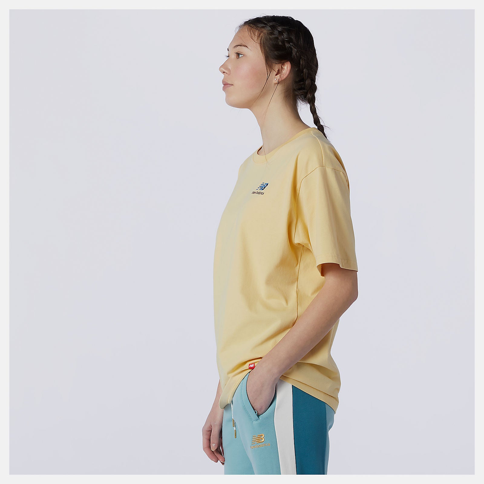 NB Essentials Embroidered Tee-Women|Men | New Balance
